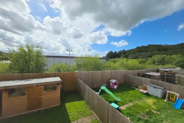 16, Bunkers Hill, Stoke-on-Trent photo 5