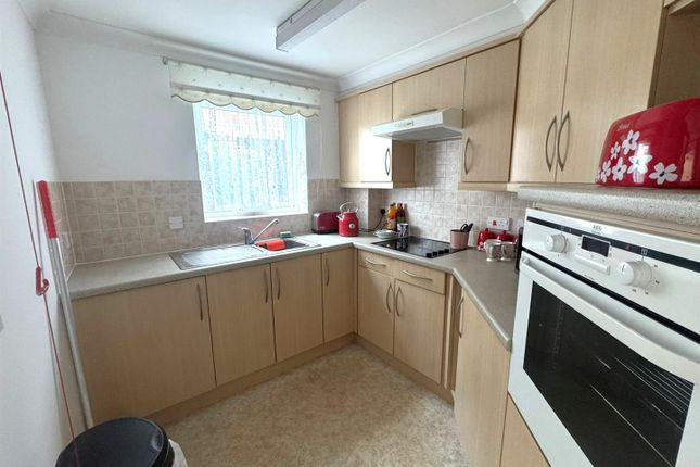 Flat 14, Kingsley Court, Windsor Way, Aldershot photo 4