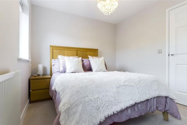 64, Tay Road, Reading photo 4