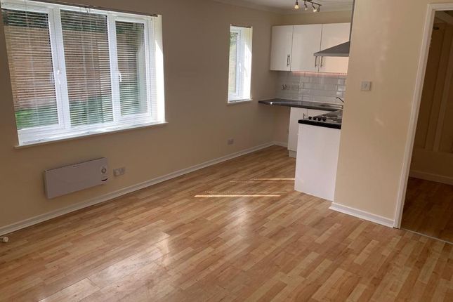 Thumbnail Flat to rent in Dial Close, Greenhithe, Kent