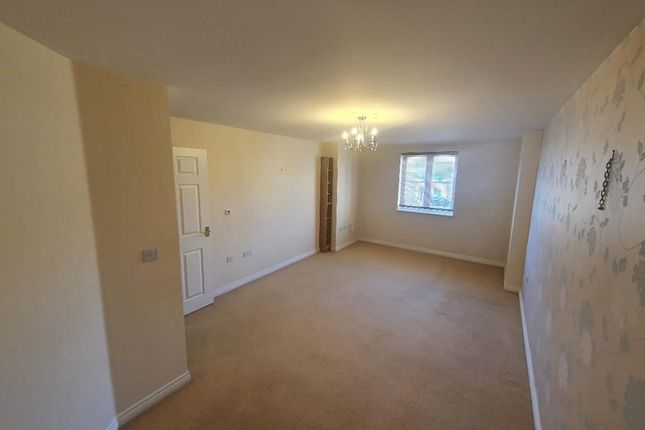 Flat to rent in Endeavour Road, Swindon