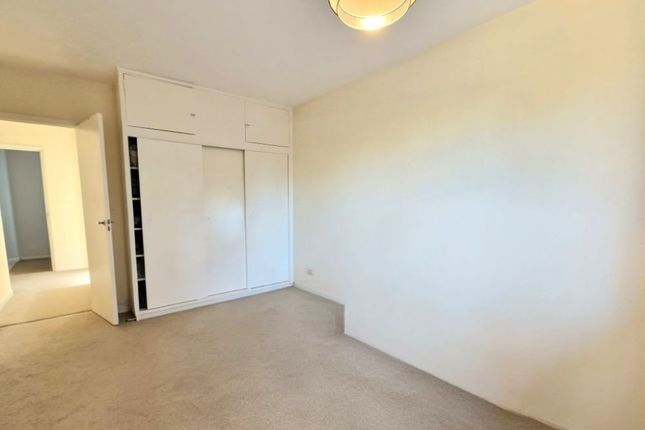 7, Sturges Road, Wokingham photo 5