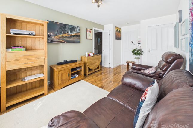 16, Ascot Close, Alton photo 2