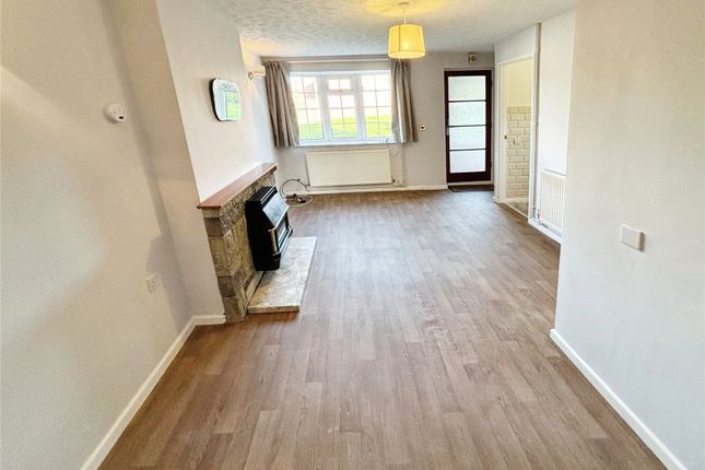 32, Walton Close, Derbyshire photo 4