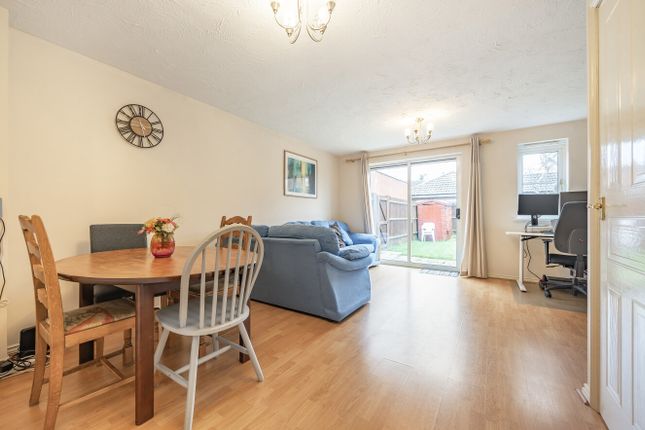 8, Miller Drive, Wokingham photo 4