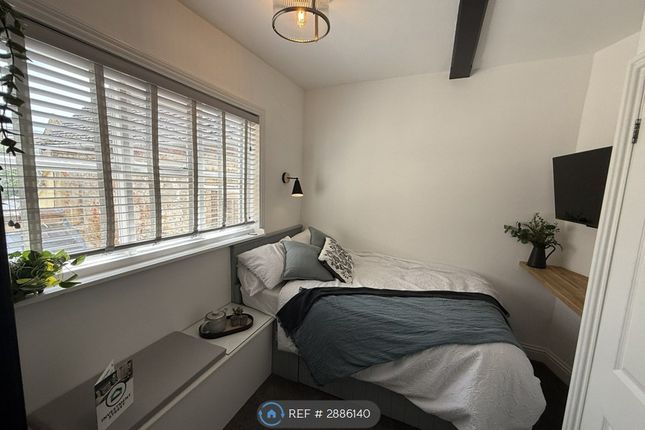 1-bed house on Market Square, Daventry, £825/mo