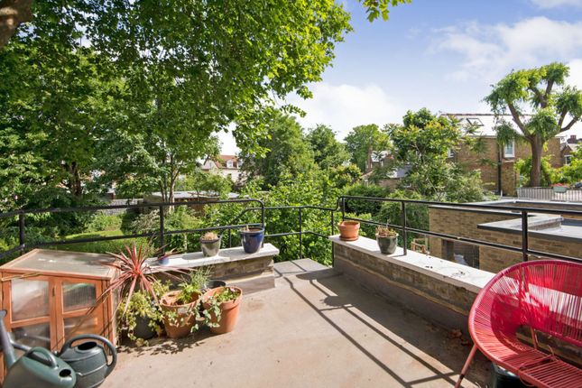 2 bed flat for sale in Harvard Road, London W4