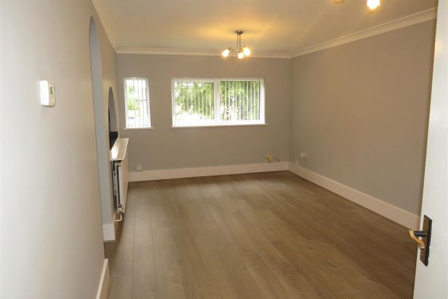 174, Parkfield Drive, Birmingham photo 4