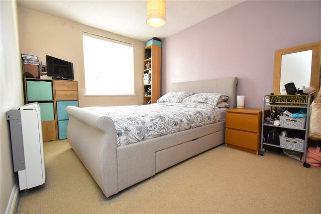 Flat for sale in Windsor Court, Newbury, Berkshire