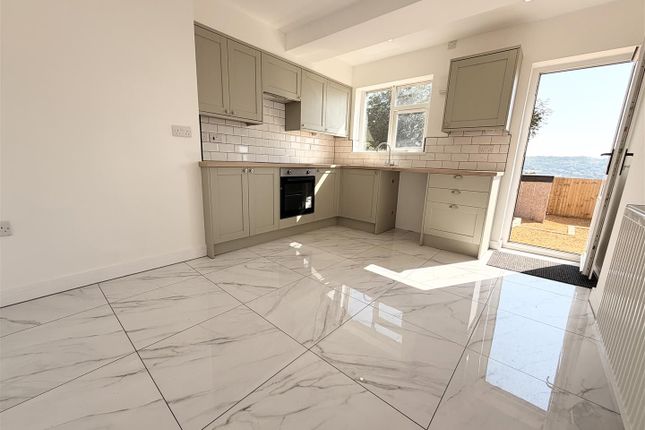 24, Heolddu Grove, Bargoed photo 3