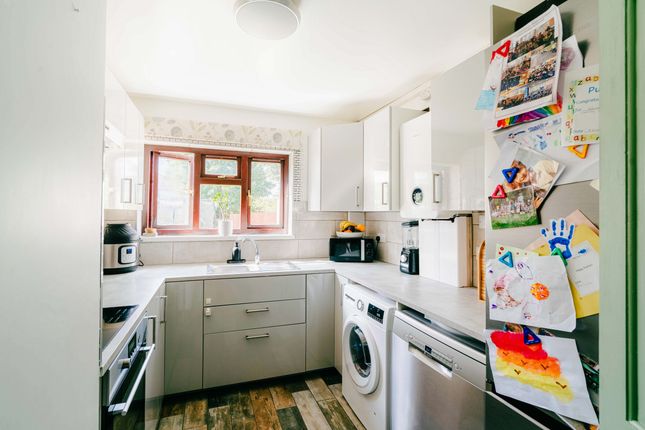 90 Swanmoor Crescent, Bristol photo 4