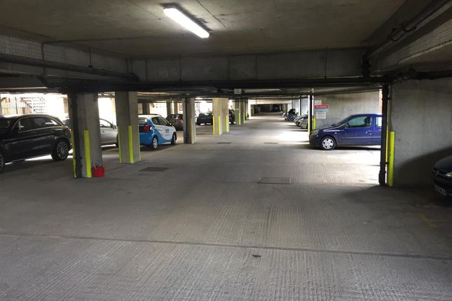 Commercial property to let in Station Road East, Canterbury