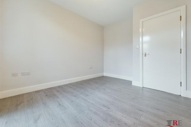 Windermere Avenue, London photo 4