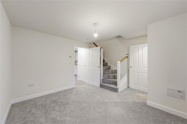 9, Langley Road, Harworth photo 4