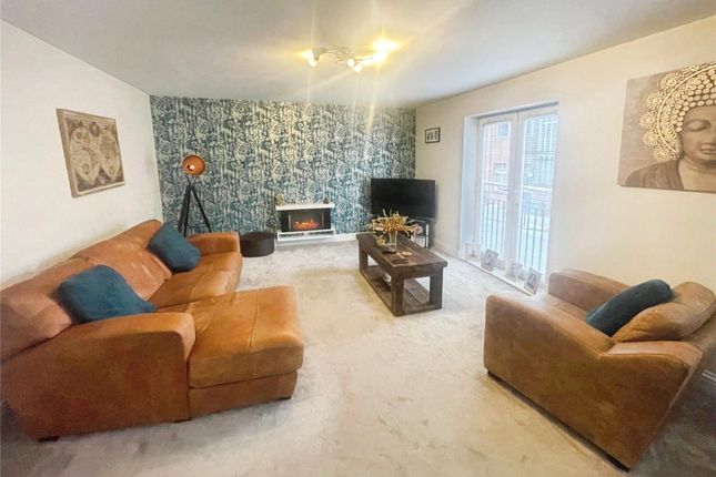 30, Manor Gardens Close, Leicestershire photo 3