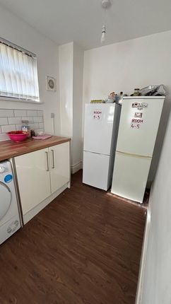 Room 2, 30 Sherburn Street, Hull photo 4