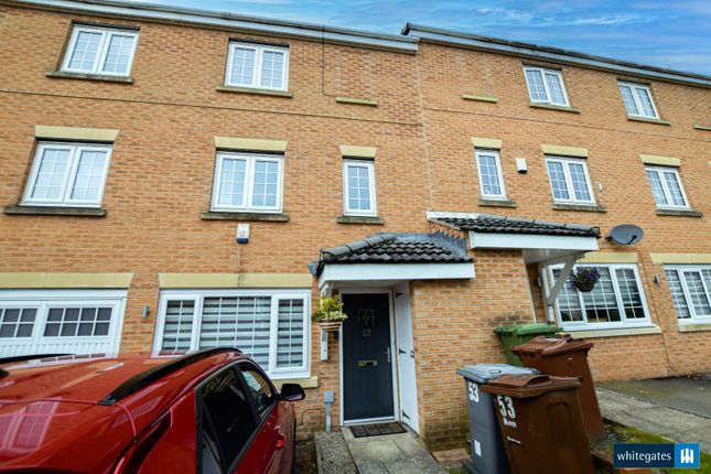 Thumbnail Town house for sale in Hill End Crescent, Leeds, West Yorkshire