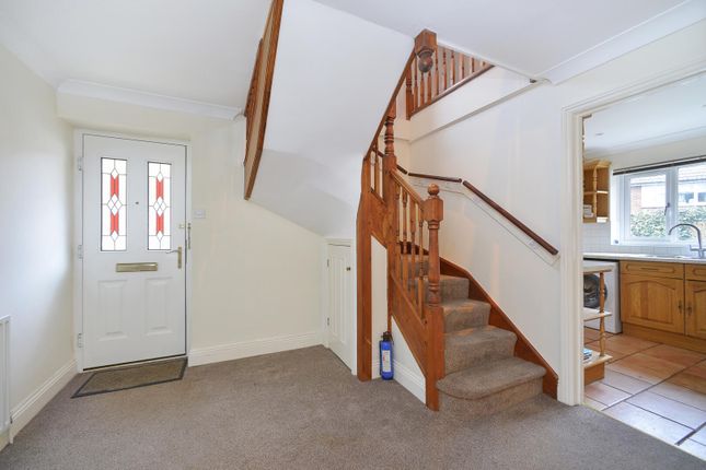 5, Malthouse Mead, Godalming photo 4