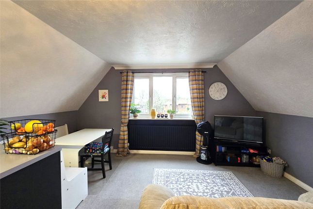 Flat 19,, New Poplars Court, Ash photo 3