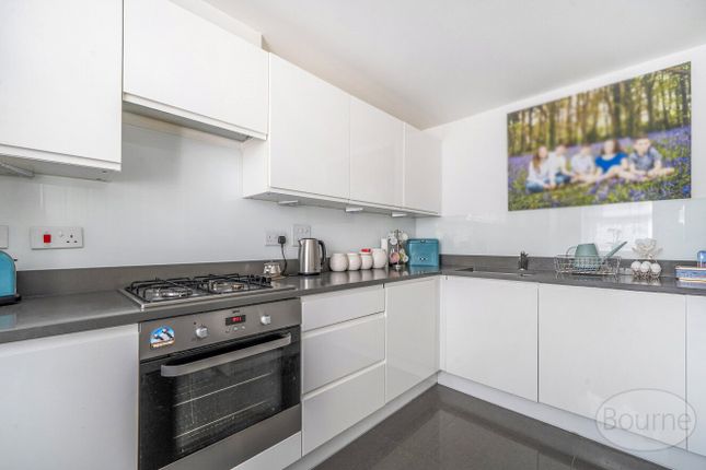 6, Leachman Way, Petersfield photo 3