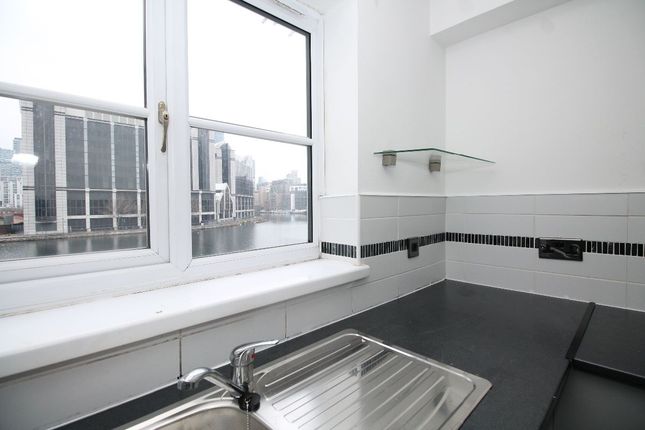 48 Wheatsheaf Close, London photo 3