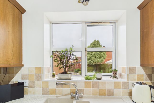 30, Parcevall Drive, Hull photo 4