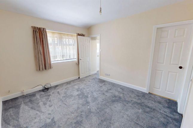 41, Reevy Road, Bradford photo 2