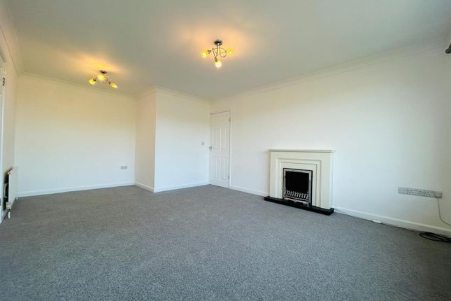 23, Crowden Crescent, Tiverton photo 2