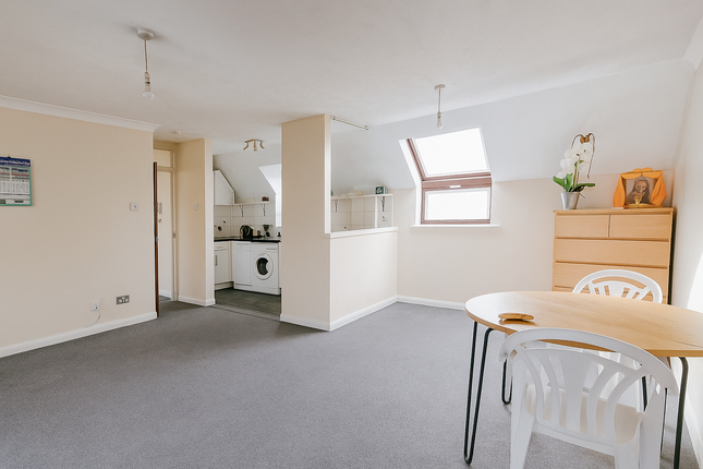 22, Lodgehill Park Close, Harrow photo 3