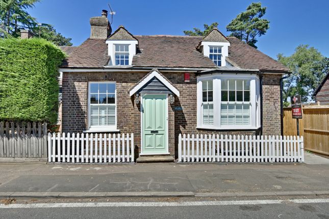 Thumbnail Cottage to rent in Camlet Way, Hadley Wood