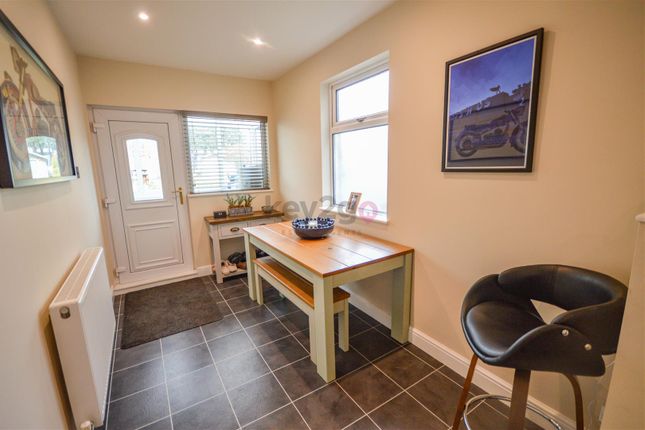 Terraced house to rent in Station Road, Halfway