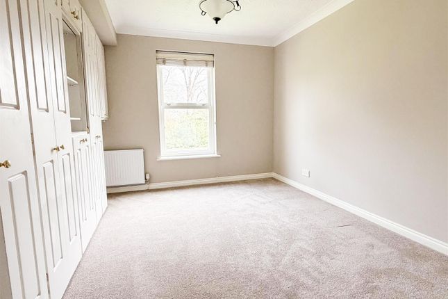 Flat 26, The Byfrons, Boundary Road, Farnborough photo 4