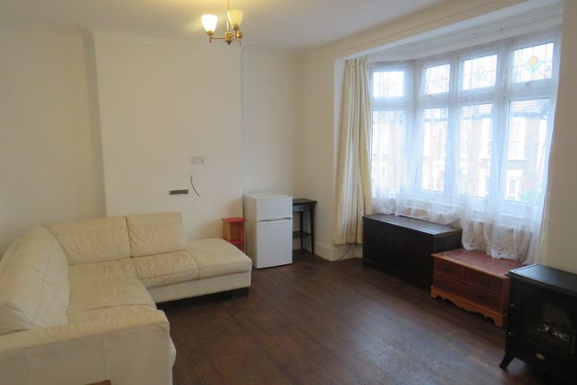 Thumbnail Flat to rent in Northbank Road, Walthamstow