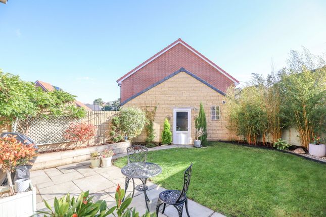 Rutherford Close, Calne photo 4