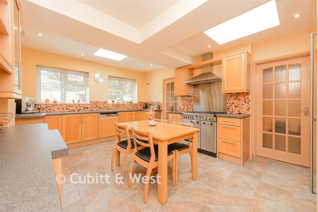 22, Chipstead Lane, Lower Kingswood photo 4