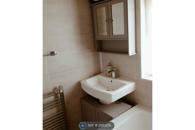 Hallwood Avenue, Salford photo 3