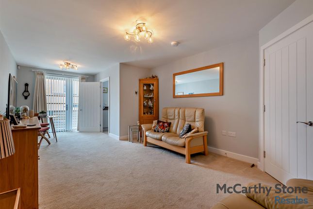 6 Walnut Tree Place, Goring Street, Goring-By-Sea photo 2