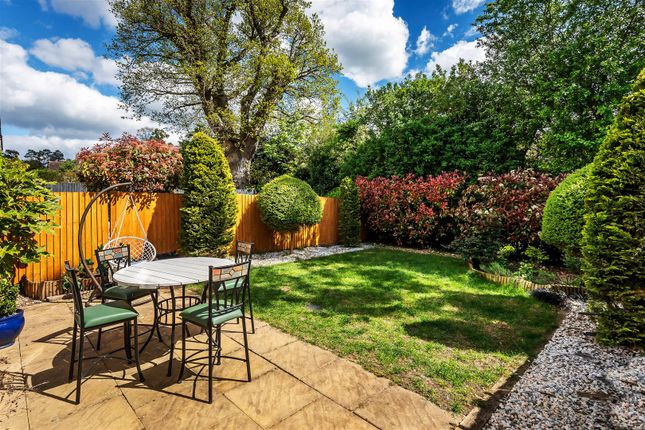 39, Halcyon Close, Leatherhead photo 2