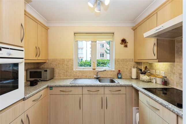 8, St Michaels Court, Bishops Cleeve photo 4