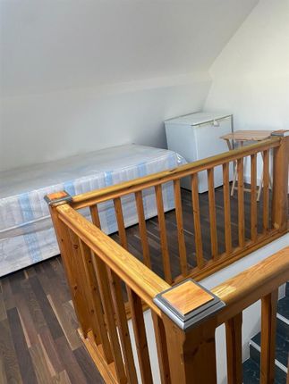 Room to rent in Great North Way, London