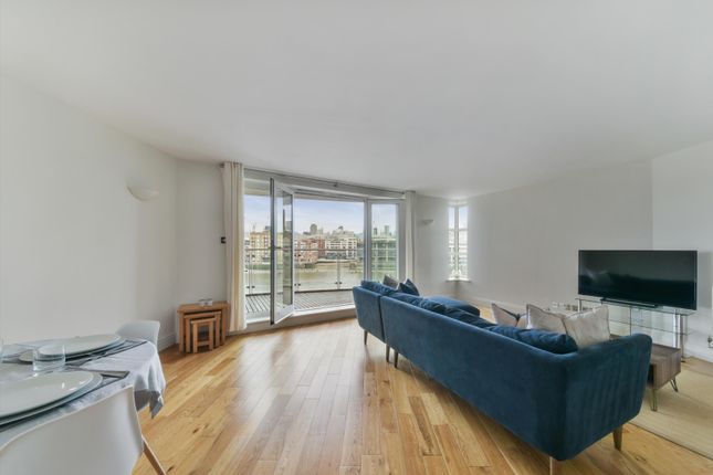 Flat to rent in Benbow House, 24 New Globe Walk, Southbank, London