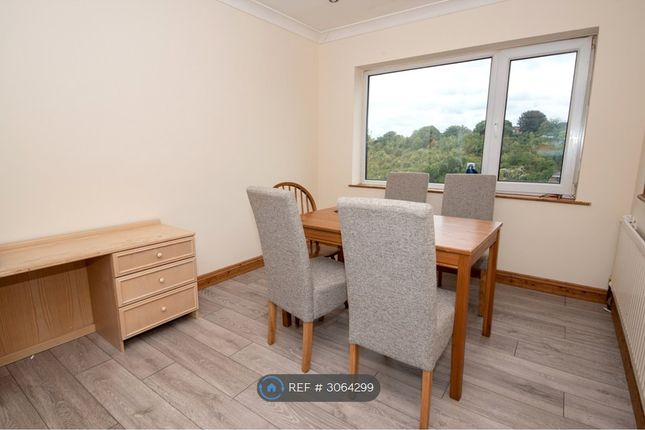 Deeds Grove, High Wycombe photo 2