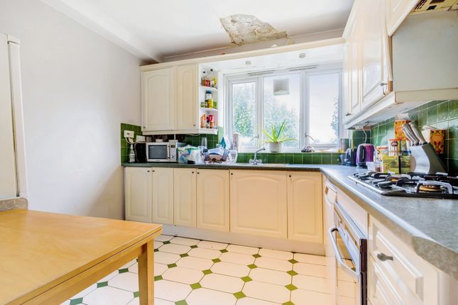 Flat for sale in Wandle Way, London