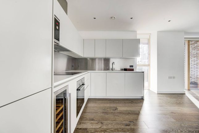 Flat for sale in Albert Road, Queen's Park, London