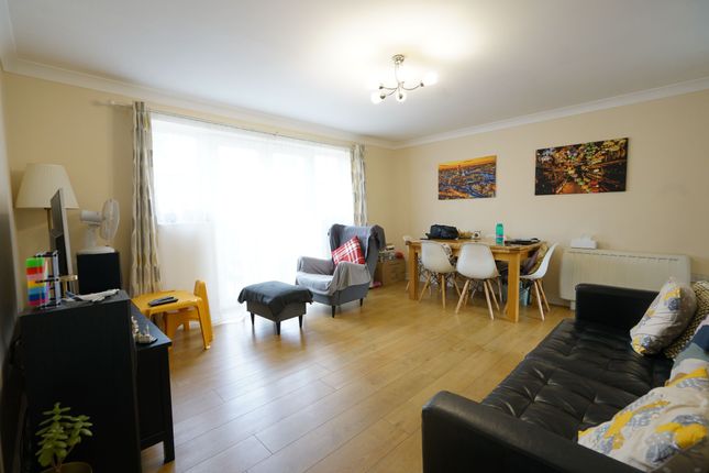 297 Caspian Way, Purfleet-on-Thames photo 4
