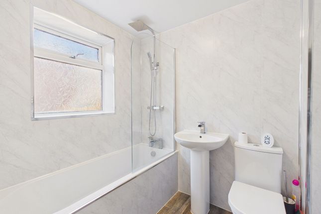 8 Greenfield Terrace, Gateshead photo 3