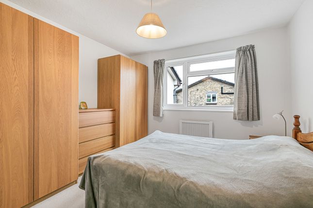 21, Derwent Road, Surrey photo 4