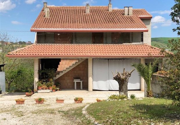 Thumbnail Detached house for sale in Chieti, Casoli, Abruzzo, CH66043