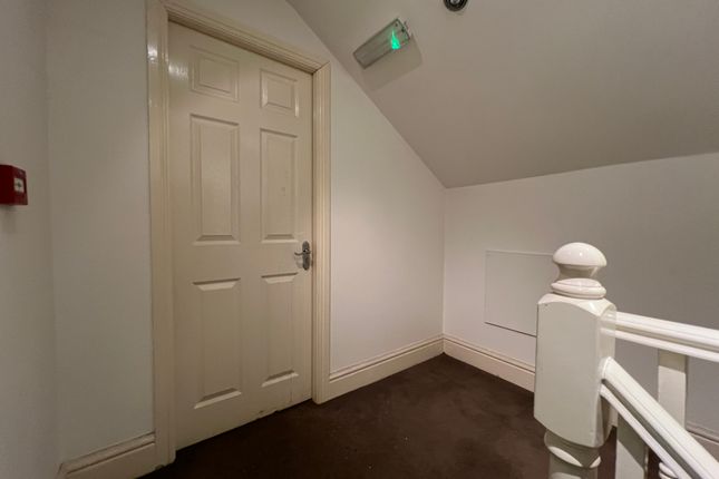 Room 6, 421, Worsley Road, Eccles photo 2