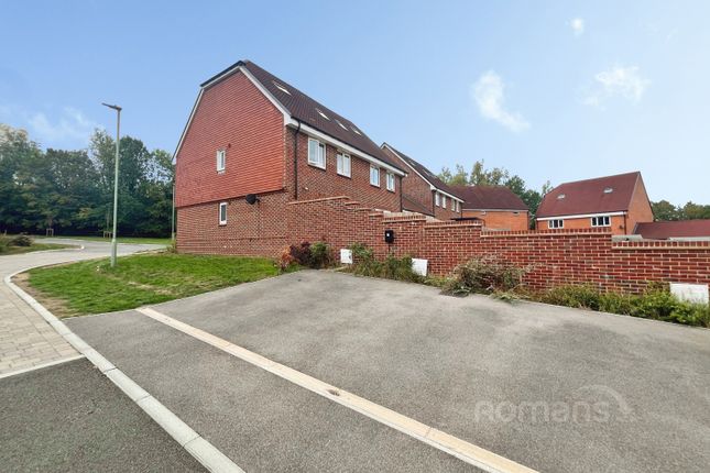 27, Barron Road, Surrey photo 2